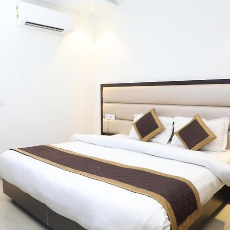 Hotel Avi Inn Amritsar Exteriör bild