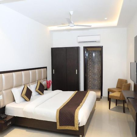 Hotel Avi Inn Amritsar Exteriör bild