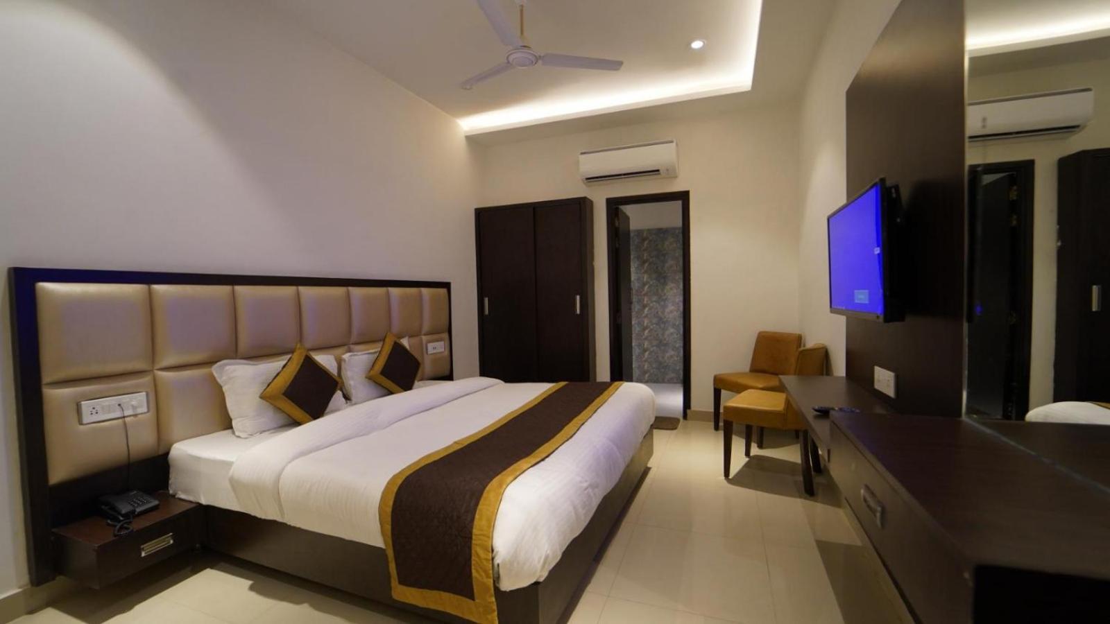 Hotel Avi Inn Amritsar Exteriör bild