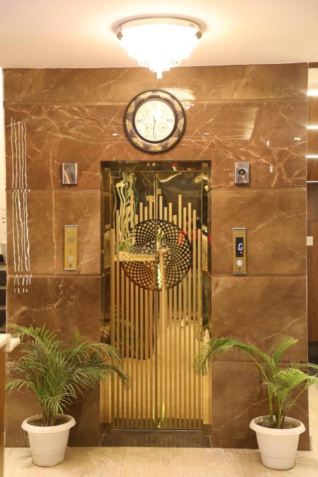 Hotel Avi Inn Amritsar Exteriör bild
