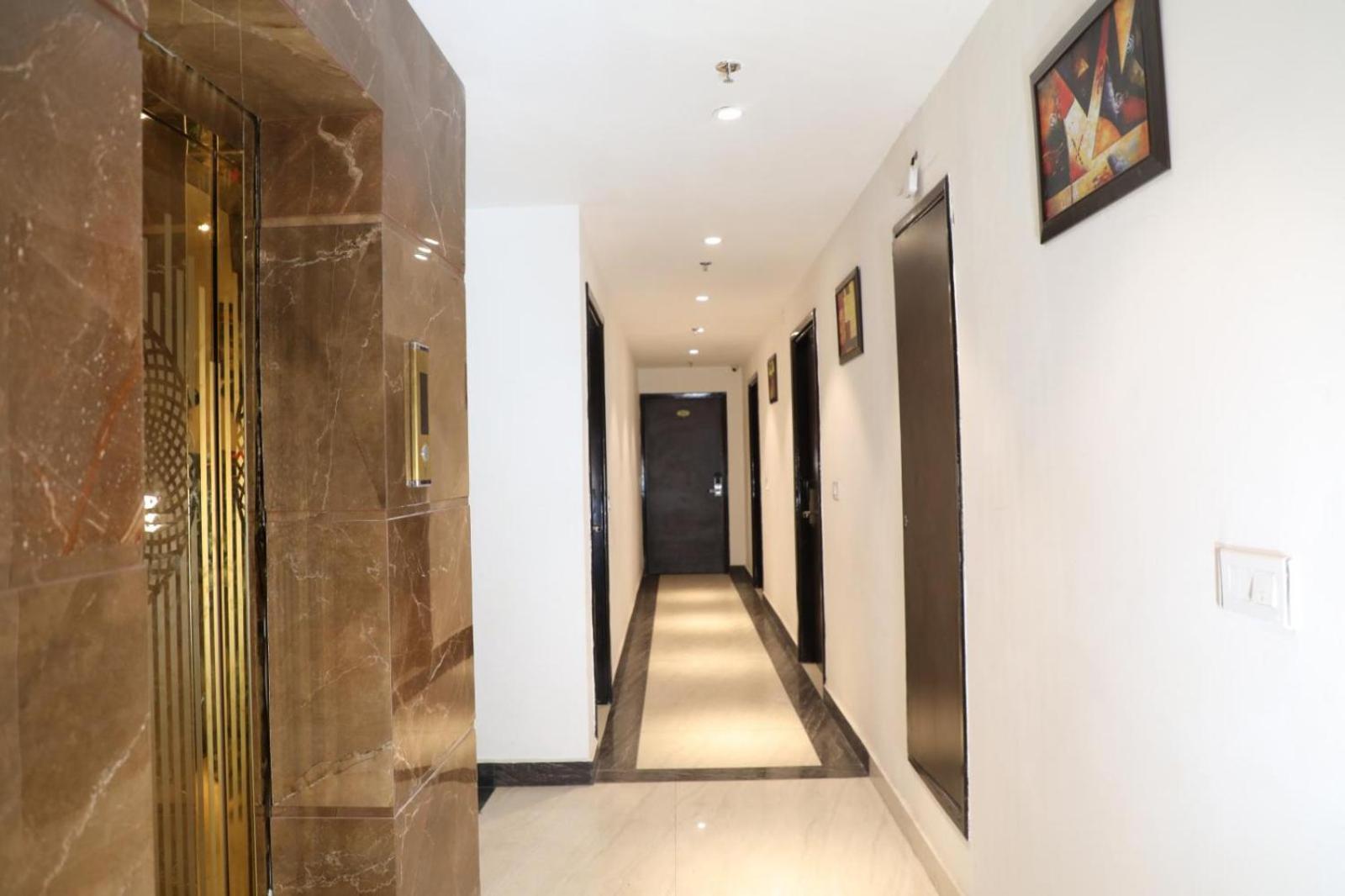 Hotel Avi Inn Amritsar Exteriör bild