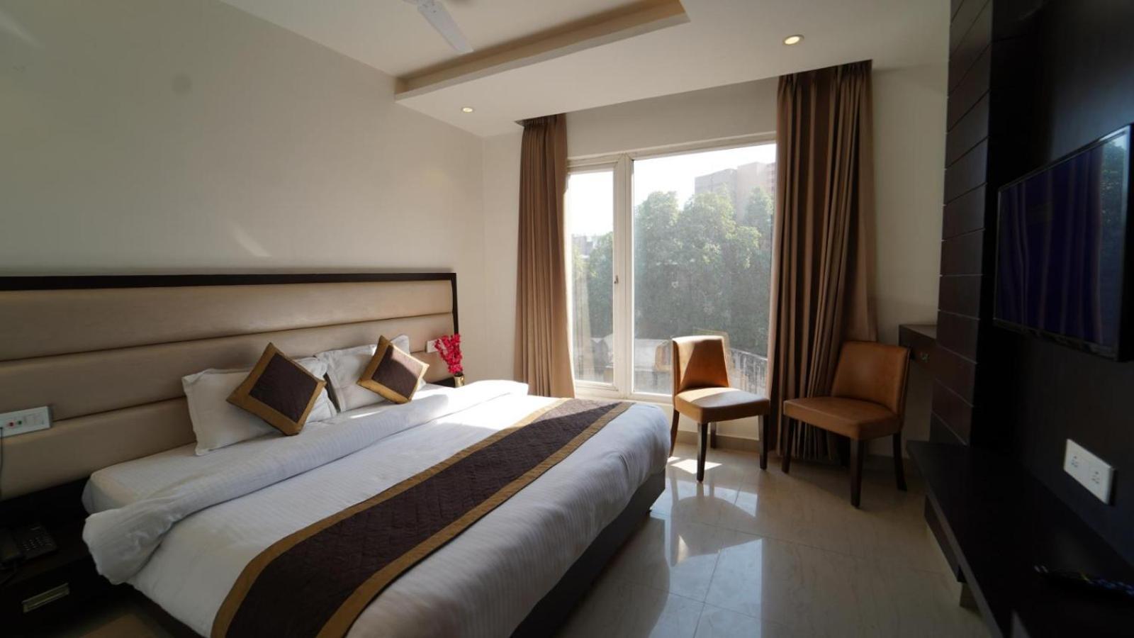 Hotel Avi Inn Amritsar Exteriör bild