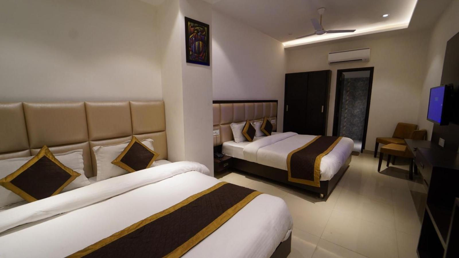 Hotel Avi Inn Amritsar Exteriör bild