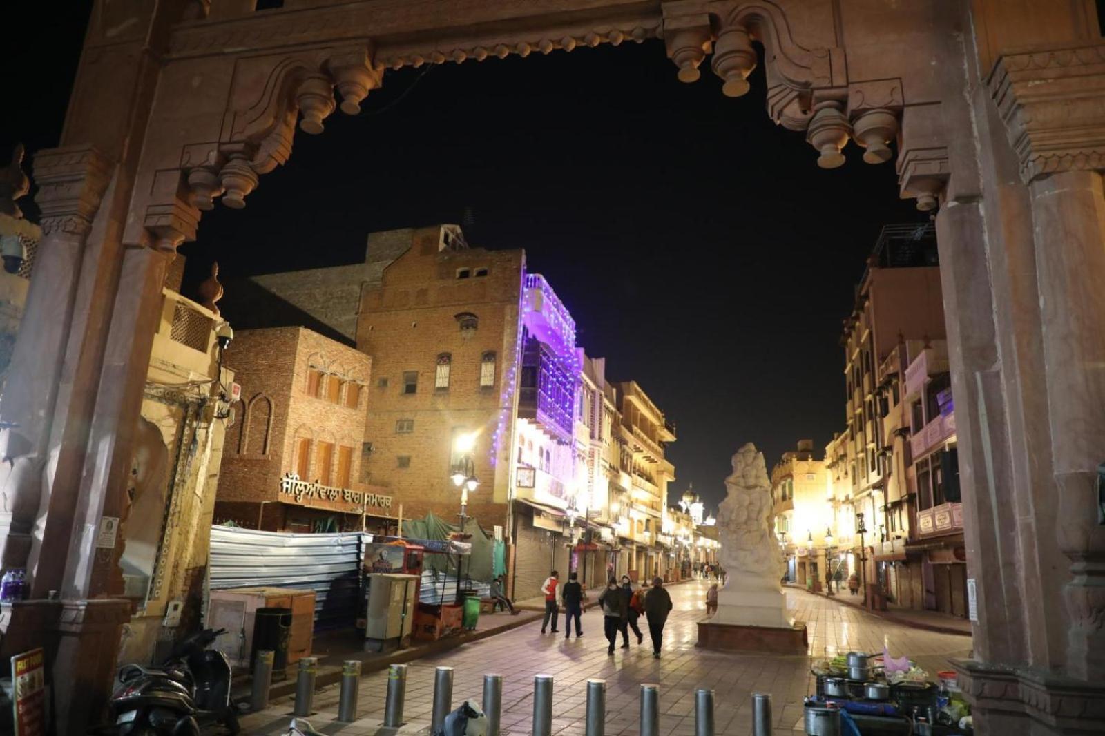 Hotel Avi Inn Amritsar Exteriör bild